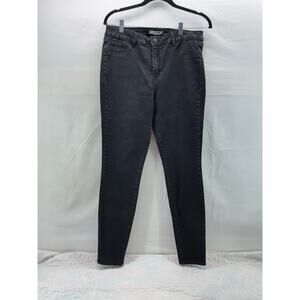 Refuge women’s 12 Black skinny jeans with stretch